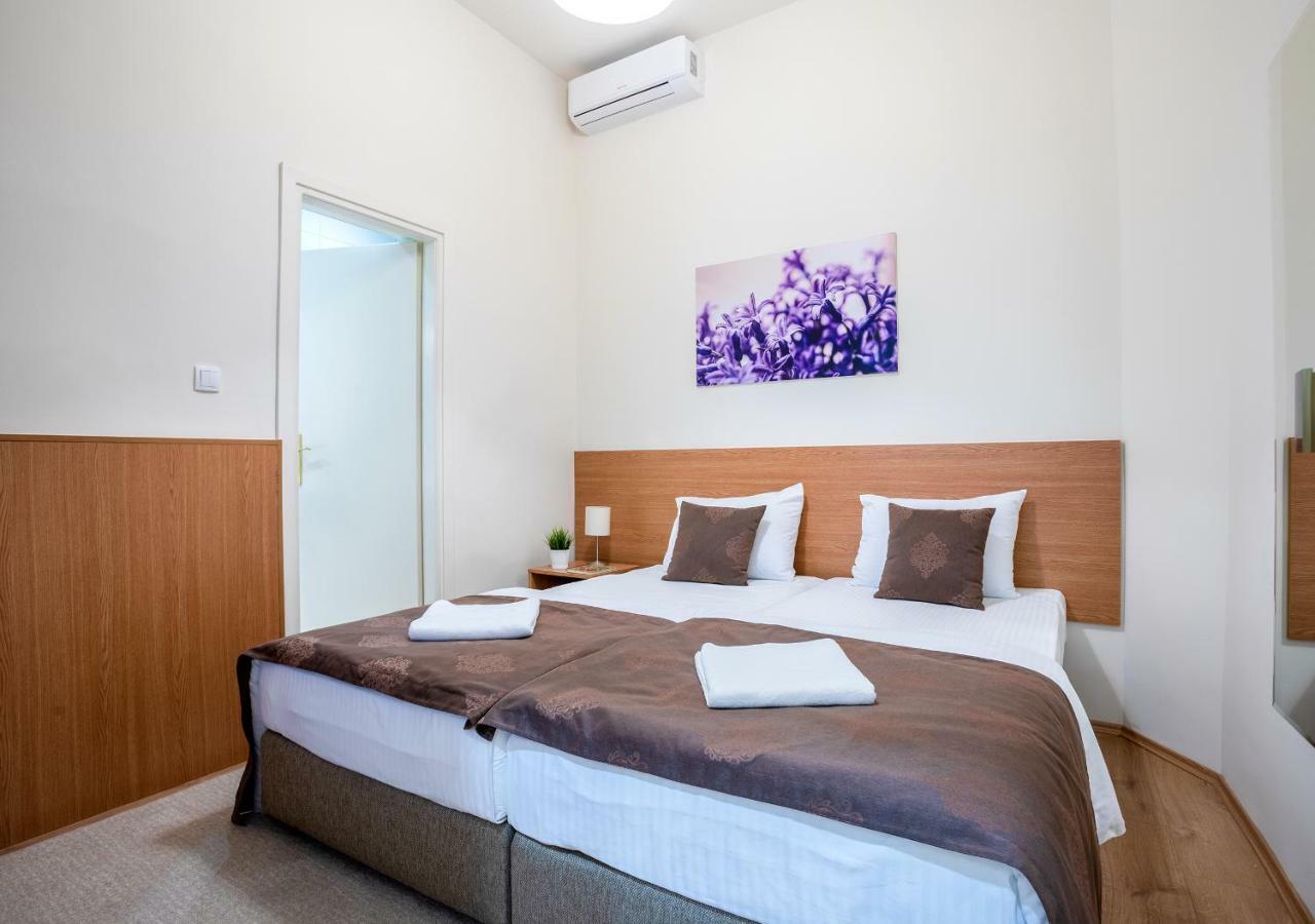 Booking En Suite Belgrád Kültér fotó