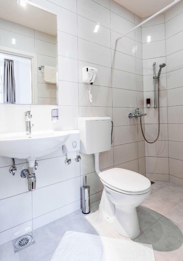 Booking En Suite Belgrád Kültér fotó