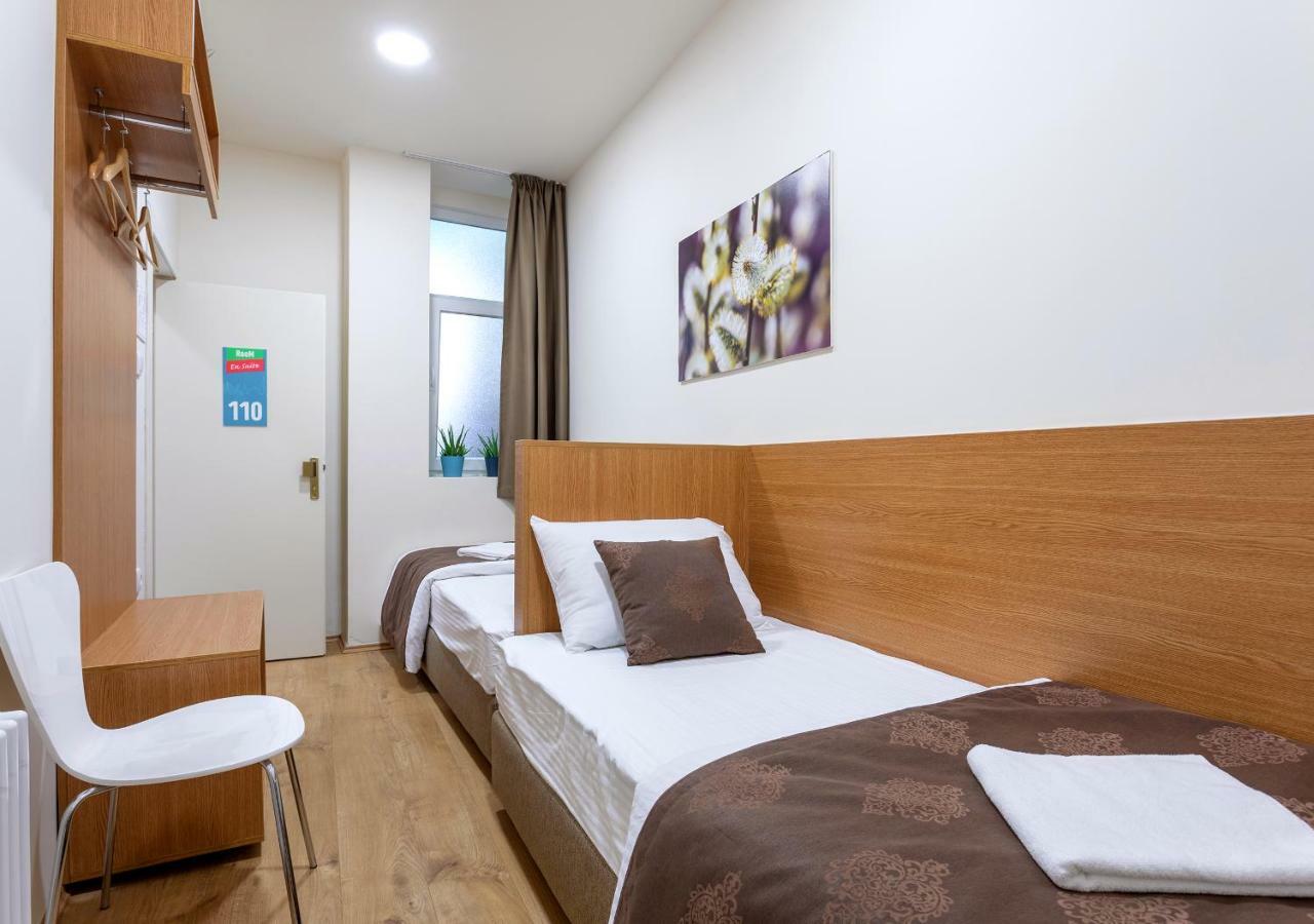 Booking En Suite Belgrád Kültér fotó