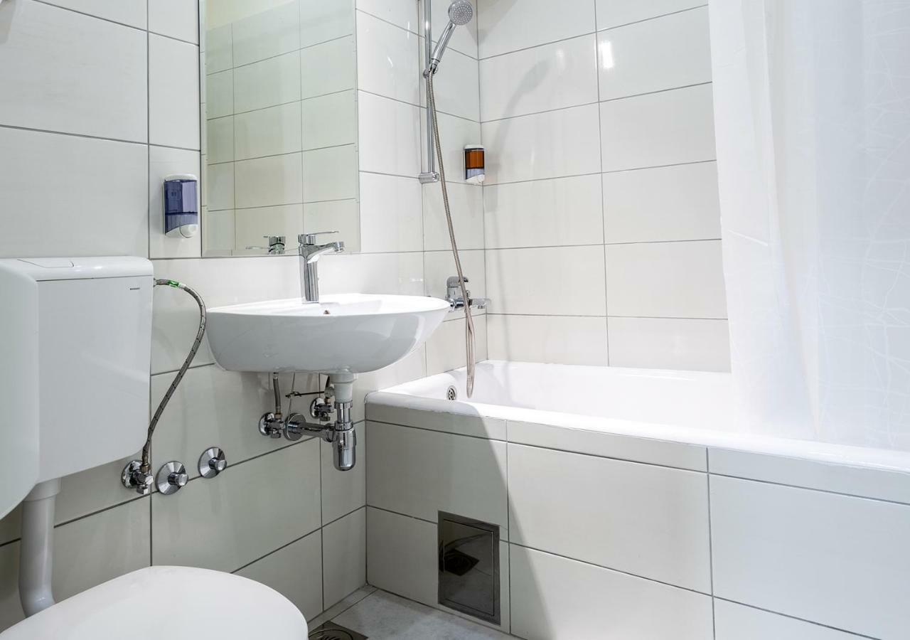 Booking En Suite Belgrád Kültér fotó