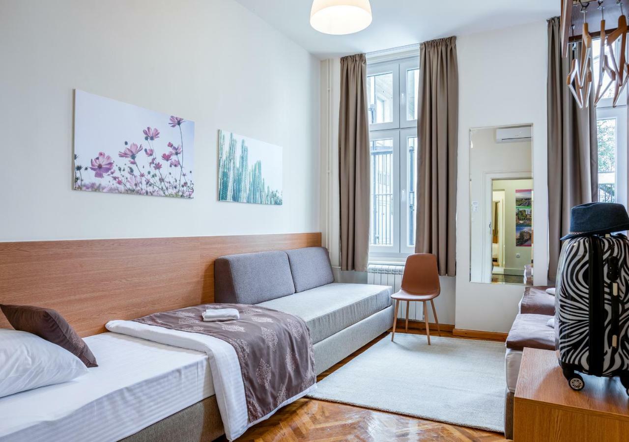 Booking En Suite Belgrád Kültér fotó