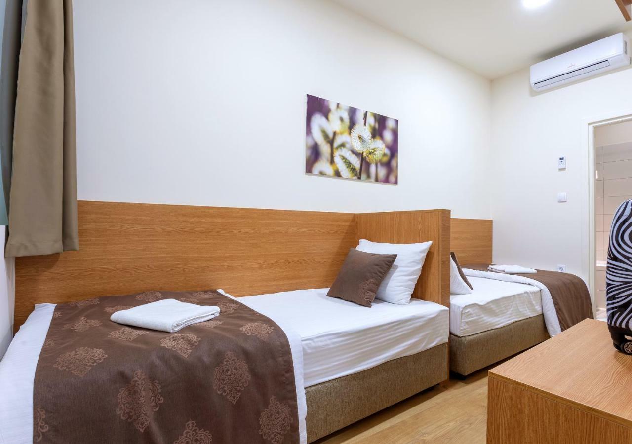 Booking En Suite Belgrád Kültér fotó