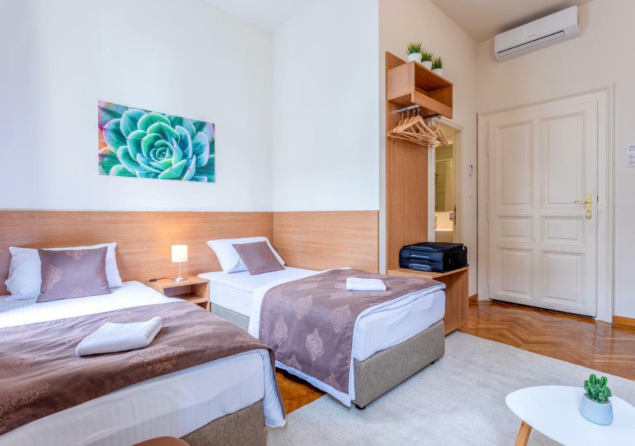 Booking En Suite Belgrád Kültér fotó