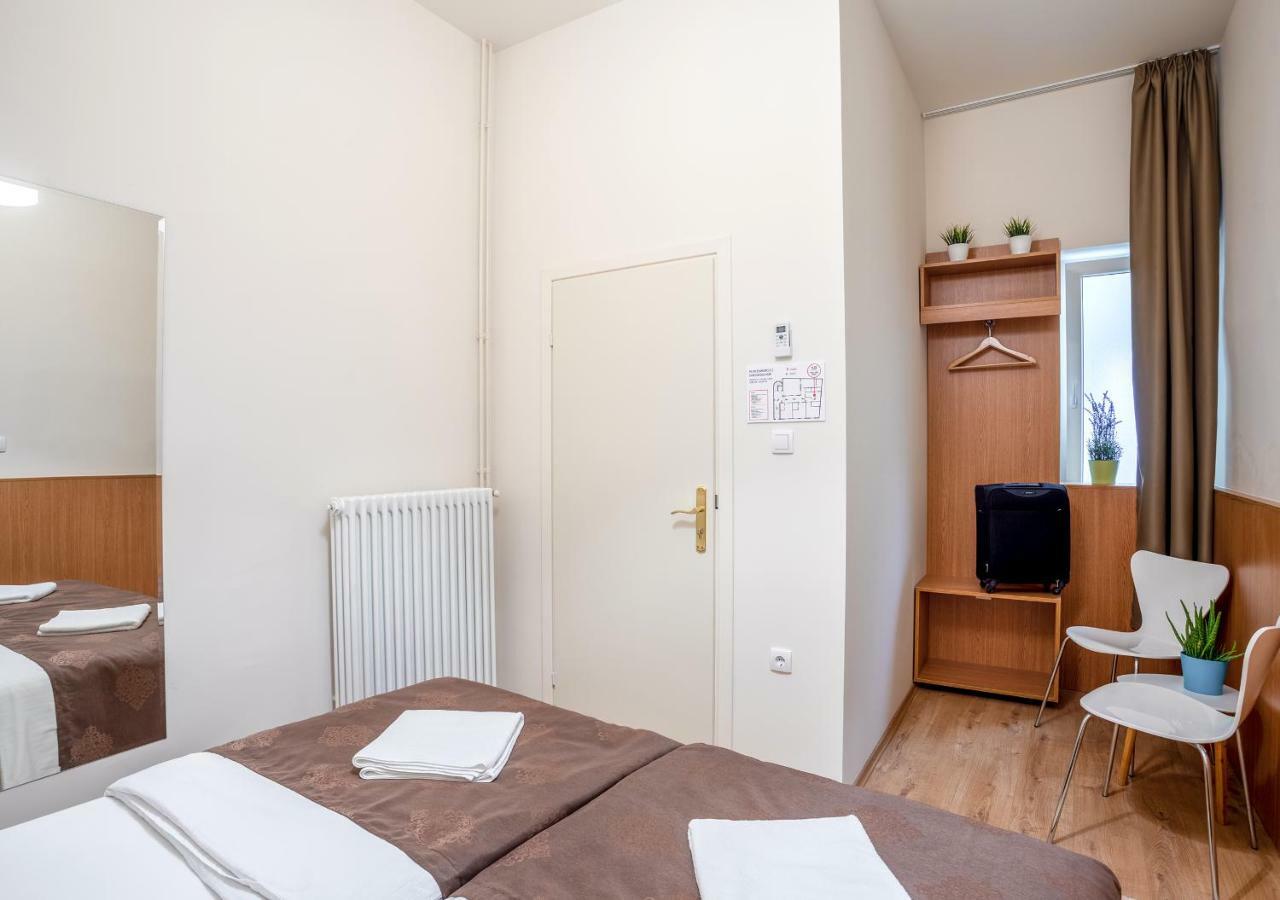 Booking En Suite Belgrád Kültér fotó