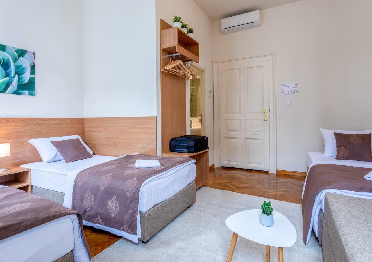 Booking En Suite Belgrád Kültér fotó