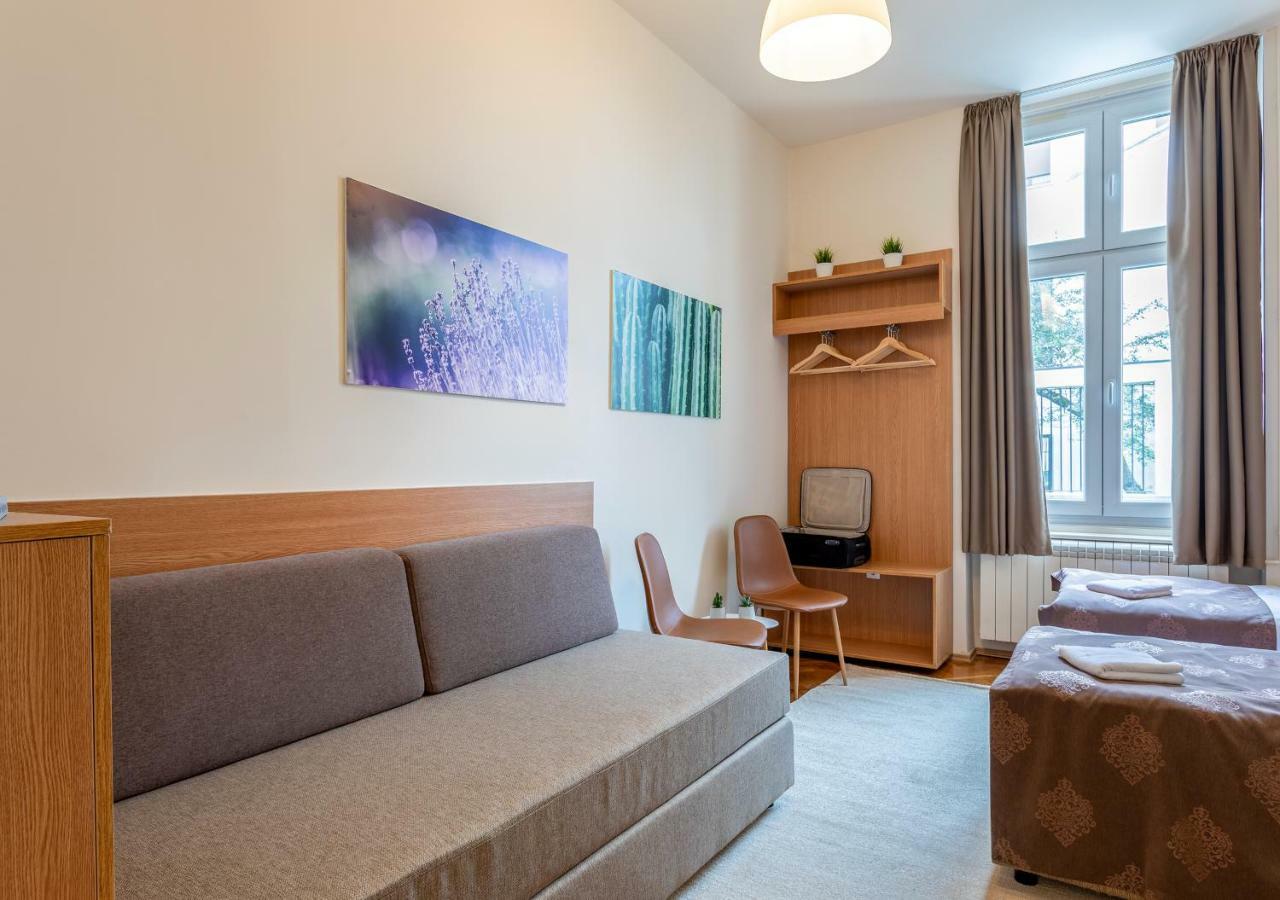 Booking En Suite Belgrád Kültér fotó